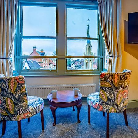 The Crown Hotel Глостънбъри Екстериор снимка